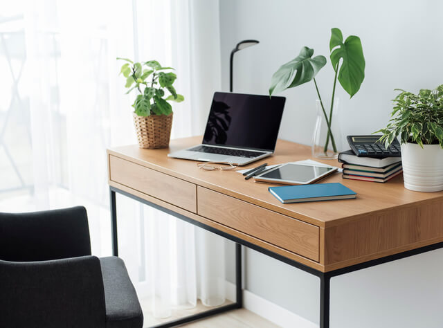 7 Trends in Desk Design That'll Instantly Modernize Your Home Office