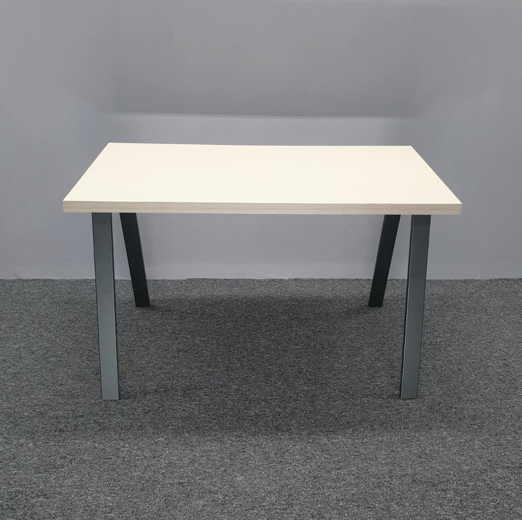 LOGAN Table / Study Desk