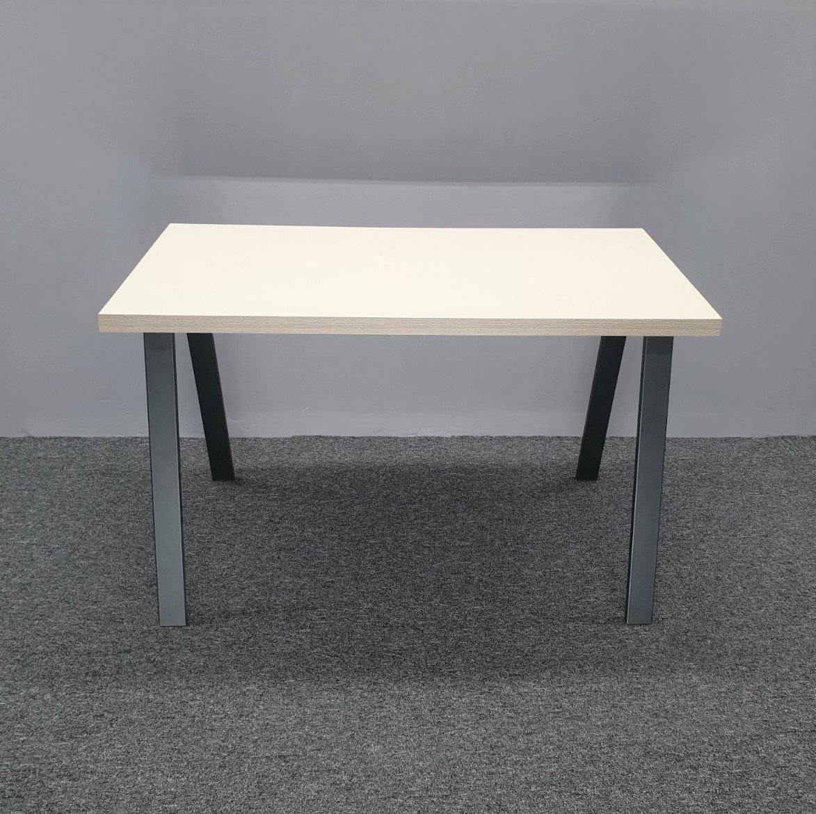 LOGAN Table / Study Desk