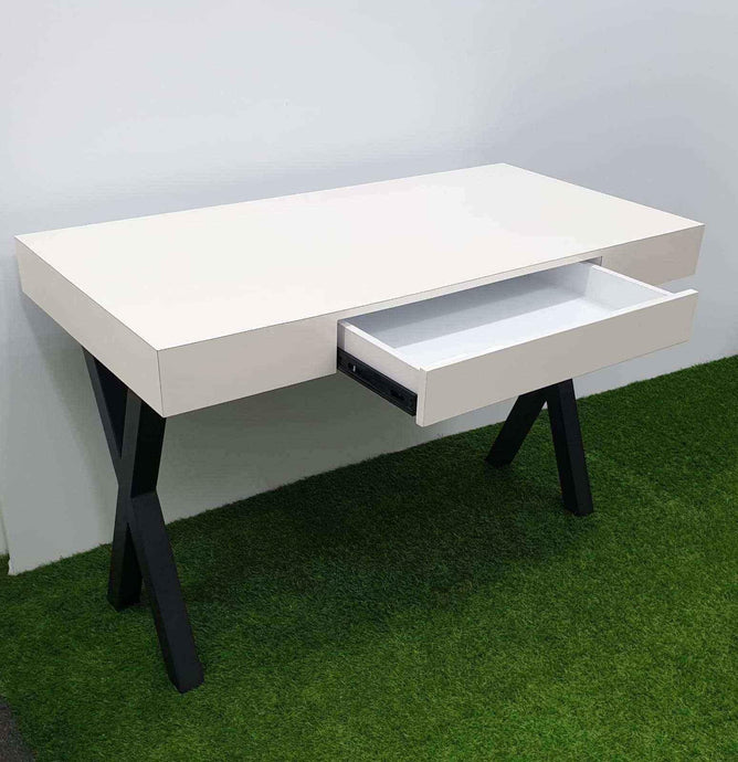 Writing desk with drawer - MyDesk.SG