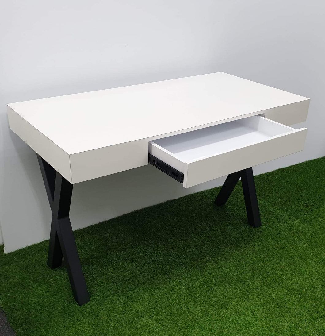 Writing desk with drawer - MyDesk.SG